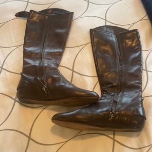 Vera Wang Brown Boots